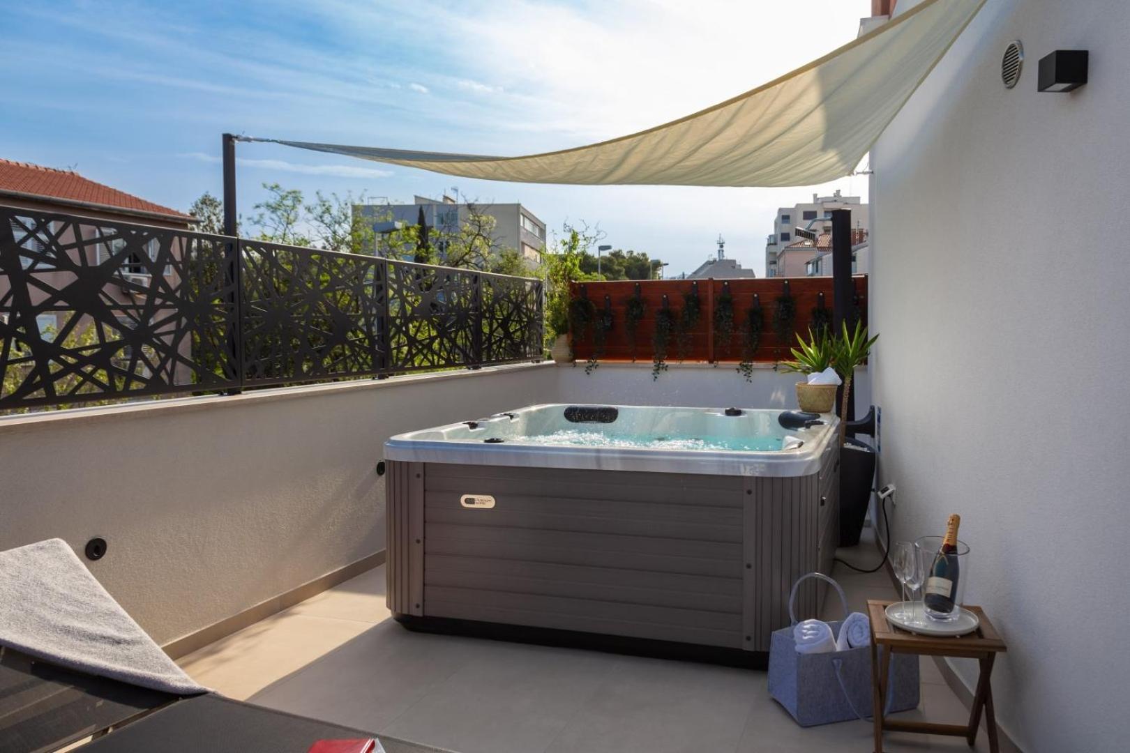 Luxury Apartment Silvery In Split Center With Jacuzzi, Sauna And Parking Exterior foto